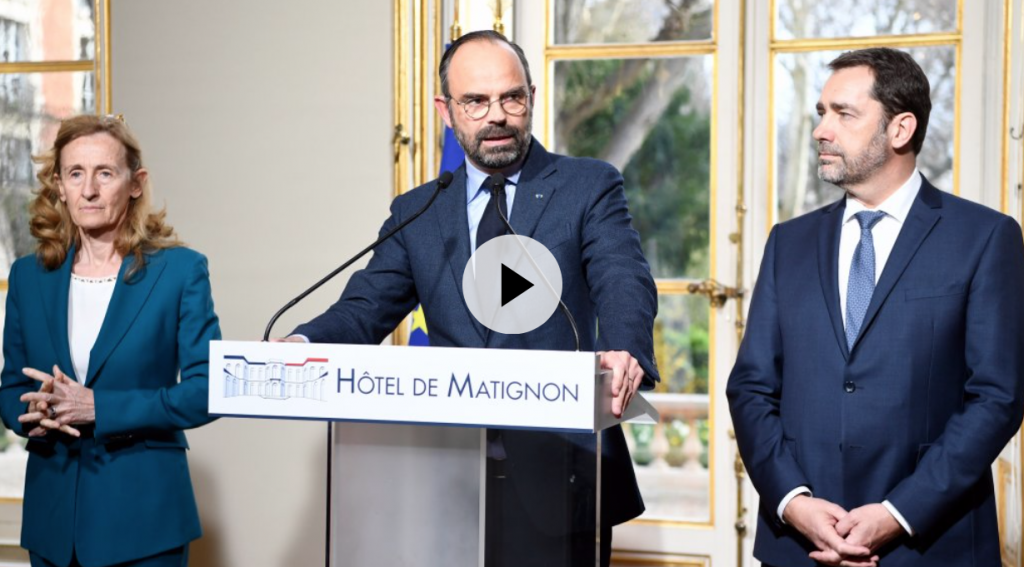 Le Premier ministre Edouard Philippe (centre), entouré du ministre de l'Intérieur Christophe Castaner et de la ministre de la Justice, Nicole Belloubet, à l'hôtel Matignon, le 18 mars 2019.